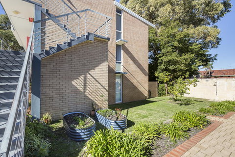 Cottesloe Tree Top Studio - Executive Escapes - Accommodation Mooloolaba 9