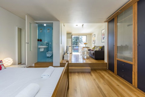 Cottesloe Tree Top Studio - Executive Escapes - Accommodation Mooloolaba 3