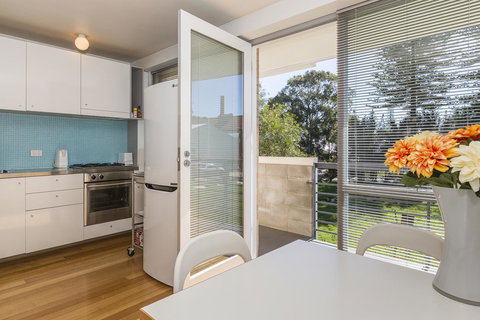 Cottesloe Tree Top Studio - Executive Escapes - Accommodation Mooloolaba 5