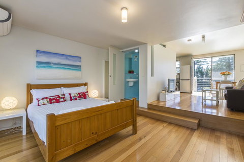 Cottesloe Tree Top Studio - Executive Escapes - Accommodation Mooloolaba 0