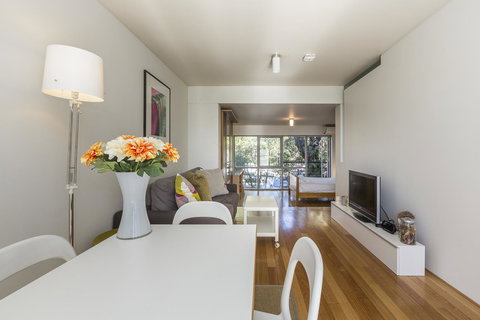 Cottesloe Tree Top Studio - Executive Escapes - Accommodation Mooloolaba 2