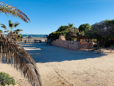 Shark Bay Cottages - Accommodation Mooloolaba 11