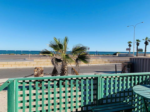 Shark Bay Cottages - Accommodation Mooloolaba 14