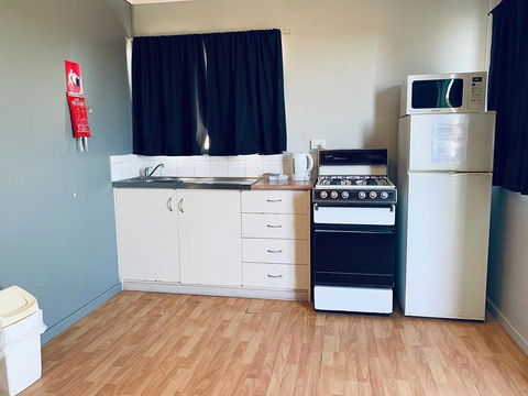 Shark Bay Cottages - Accommodation Mooloolaba 15