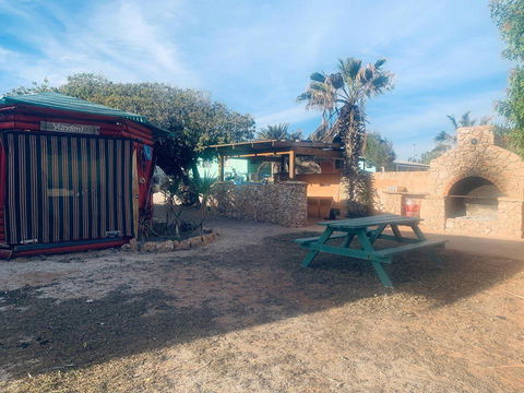 Shark Bay Cottages - Accommodation Mooloolaba 37