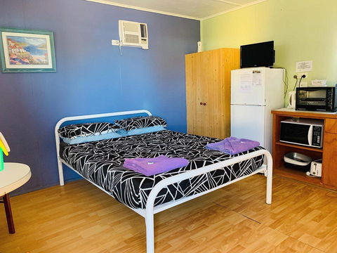 Shark Bay Cottages - Accommodation Mooloolaba 24