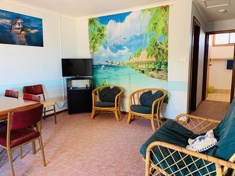 Shark Bay Cottages - Accommodation Mooloolaba 9