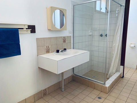 Shark Bay Cottages - Accommodation Mooloolaba 8