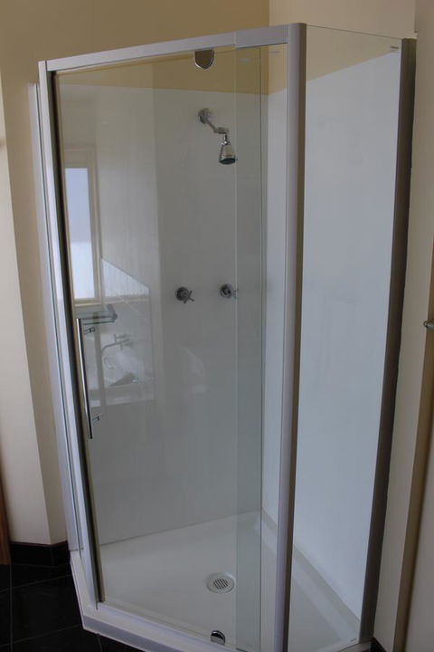 Tullah Lakeside Lodge - Accommodation Mooloolaba 4