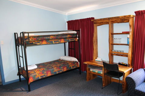 Tullah Lakeside Lodge - Accommodation Mooloolaba 8