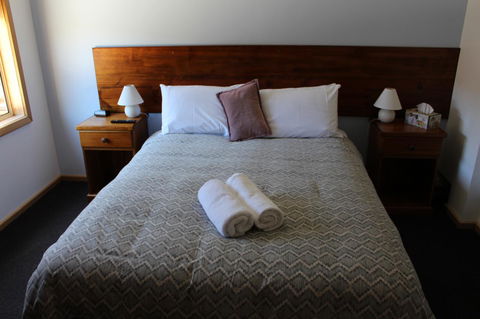 Tullah Lakeside Lodge - Accommodation Mooloolaba 2