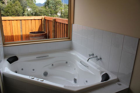 Tullah Lakeside Lodge - Accommodation Mooloolaba 17