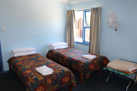 Tullah Lakeside Lodge - Accommodation Mooloolaba 7