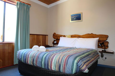 Tullah Lakeside Lodge - Accommodation Mooloolaba 3