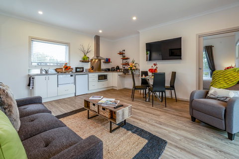 Erriba House - Accommodation Mooloolaba 5