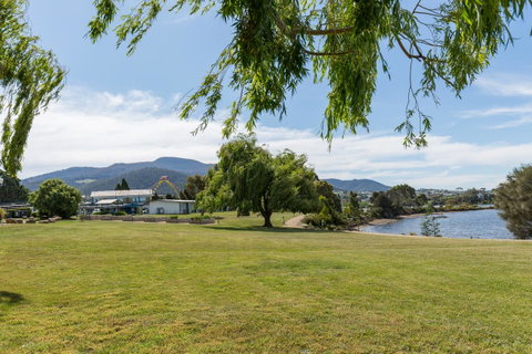 Riverfront Motel & Villas - Accommodation Mooloolaba 0