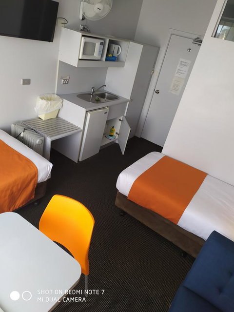 Waterfront Lodge Motel - Accommodation Mooloolaba 4