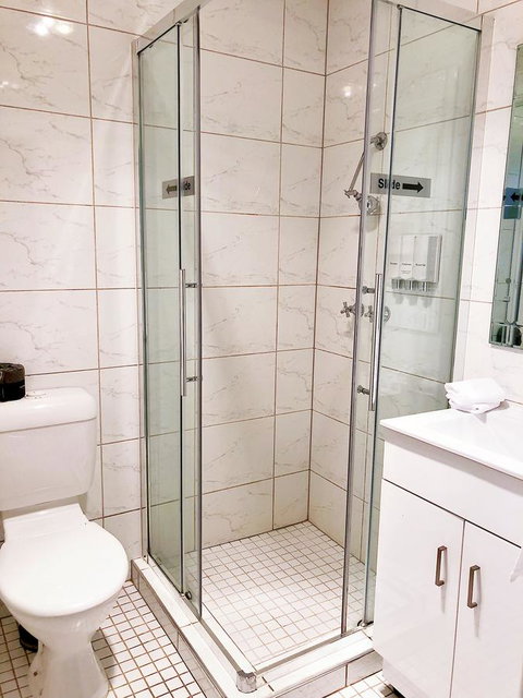 Waterfront Lodge Motel - Accommodation Mooloolaba 10