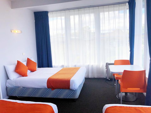Waterfront Lodge Motel - Accommodation Mooloolaba 9