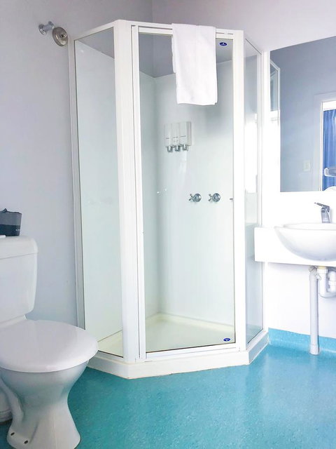 Waterfront Lodge Motel - Accommodation Mooloolaba 12