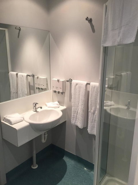 Waterfront Lodge Motel - Accommodation Mooloolaba 44