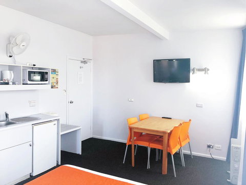 Waterfront Lodge Motel - Accommodation Mooloolaba 7
