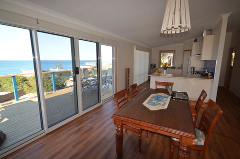 Seascape Beach House - Accommodation Mooloolaba 3
