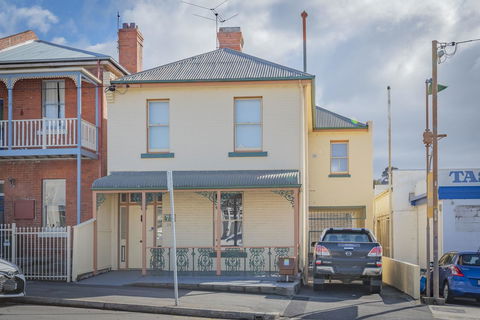 4 Bedroom House - Hobart CBD - Free Parking - Free WIFI - Accommodation Mooloolaba 5