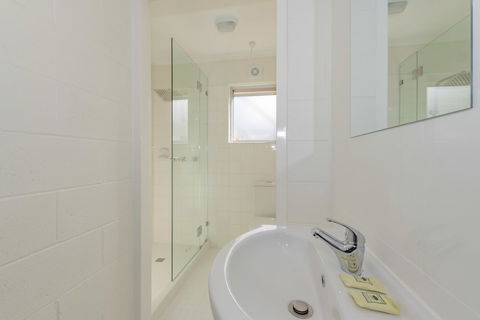 4 Bedroom House - Hobart CBD - Free Parking - Free WIFI - Accommodation Mooloolaba 11