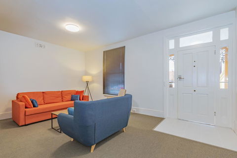 4 Bedroom House - Hobart CBD - Free Parking - Free WIFI - Accommodation Mooloolaba 10