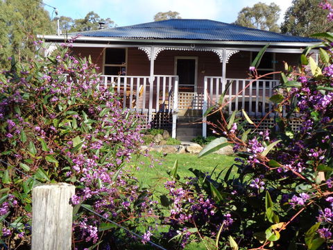 Post House Cottage - Accommodation Mooloolaba 0