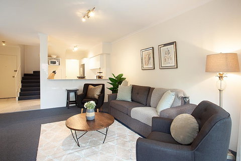 Newly-furnished 2-Bed Apartment With Gym And Pool - Accommodation Mooloolaba 2