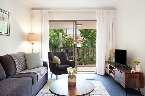 Newly-furnished 2-Bed Apartment With Gym And Pool - Accommodation Mooloolaba 0