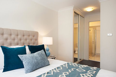 Newly-furnished 2-Bed Apartment With Gym And Pool - Accommodation Mooloolaba 3