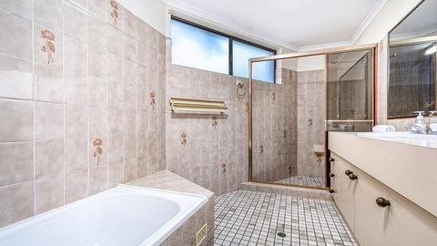 OCEAN WAVES - WiFi - Accommodation Mooloolaba 1