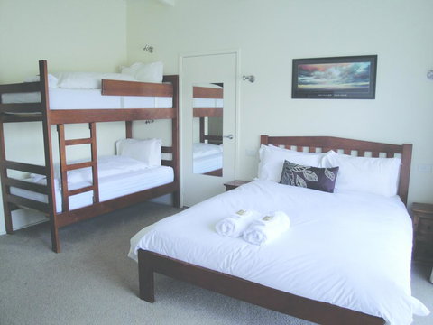 Off Mountain Accommodation - Accommodation Mooloolaba 3