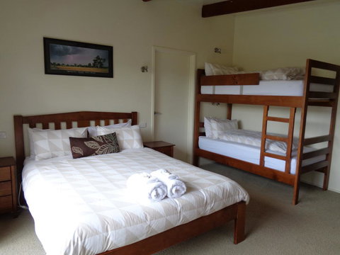 Off Mountain Accommodation - Accommodation Mooloolaba 2
