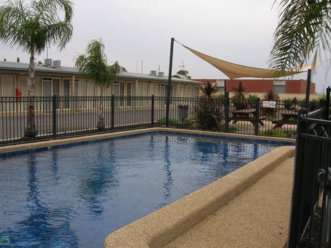 Overlander Hotel Motel - Accommodation Mooloolaba 0