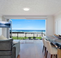 Palm Beach Beachfront Townhouse - Accommodation Mooloolaba