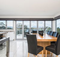Paradise Point - Tamar Valley 14 Persons Residence with pool - Accommodation Mooloolaba