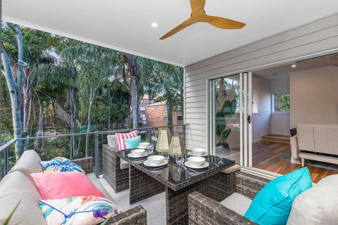 Park Avenue Townhouse Retreat Brisbane Sleeps 10 - Accommodation Mooloolaba 2