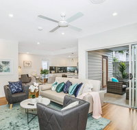 Park Avenue Townhouse Retreat Brisbane Sleeps 10 - Accommodation Mooloolaba