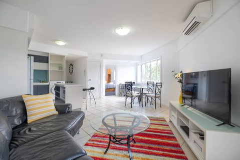 Peaceful 1 Bedroom Apartment With Parking - Accommodation Mooloolaba 1
