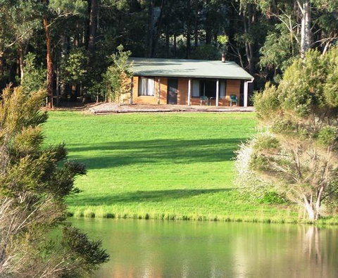 Pemberton Lake View Chalets - Accommodation Mooloolaba 2