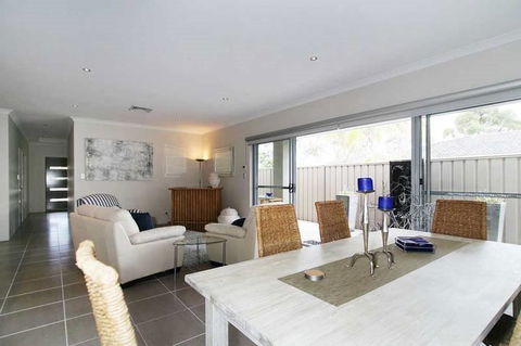 Penguin 4 Bedroom House By Shoalwater Executive Homes - Accommodation Mooloolaba 1