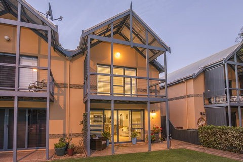 Peppabay - Accommodation Mooloolaba 0