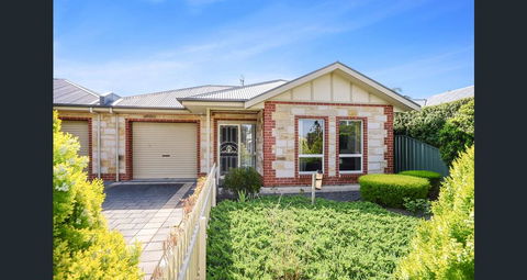 Perfect Location Central Modern Cottage - Free WiFi - Accommodation Mooloolaba 2