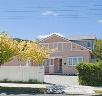 Plum Tree Cottage - warm cosy  walk to town - Accommodation Mooloolaba