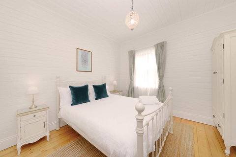 Poet's Cottage - Fireplace, Close To Treks - Accommodation Mooloolaba 3