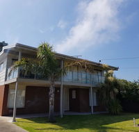 Portarlington beach shack 50 metres to the water - Accommodation Mooloolaba